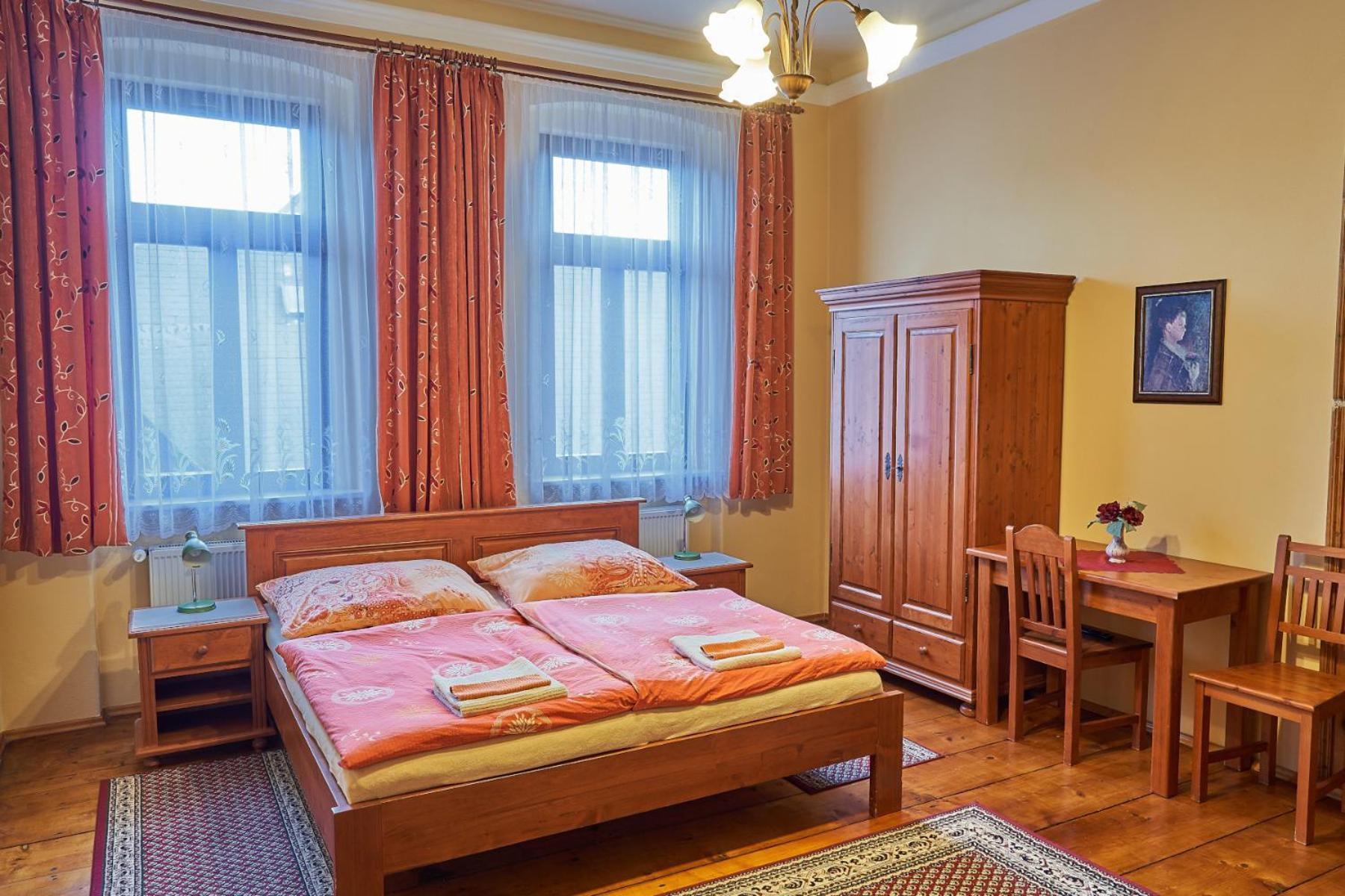 Pension Ulrika - Ubytovani Pod Hradem Loket Extérieur photo