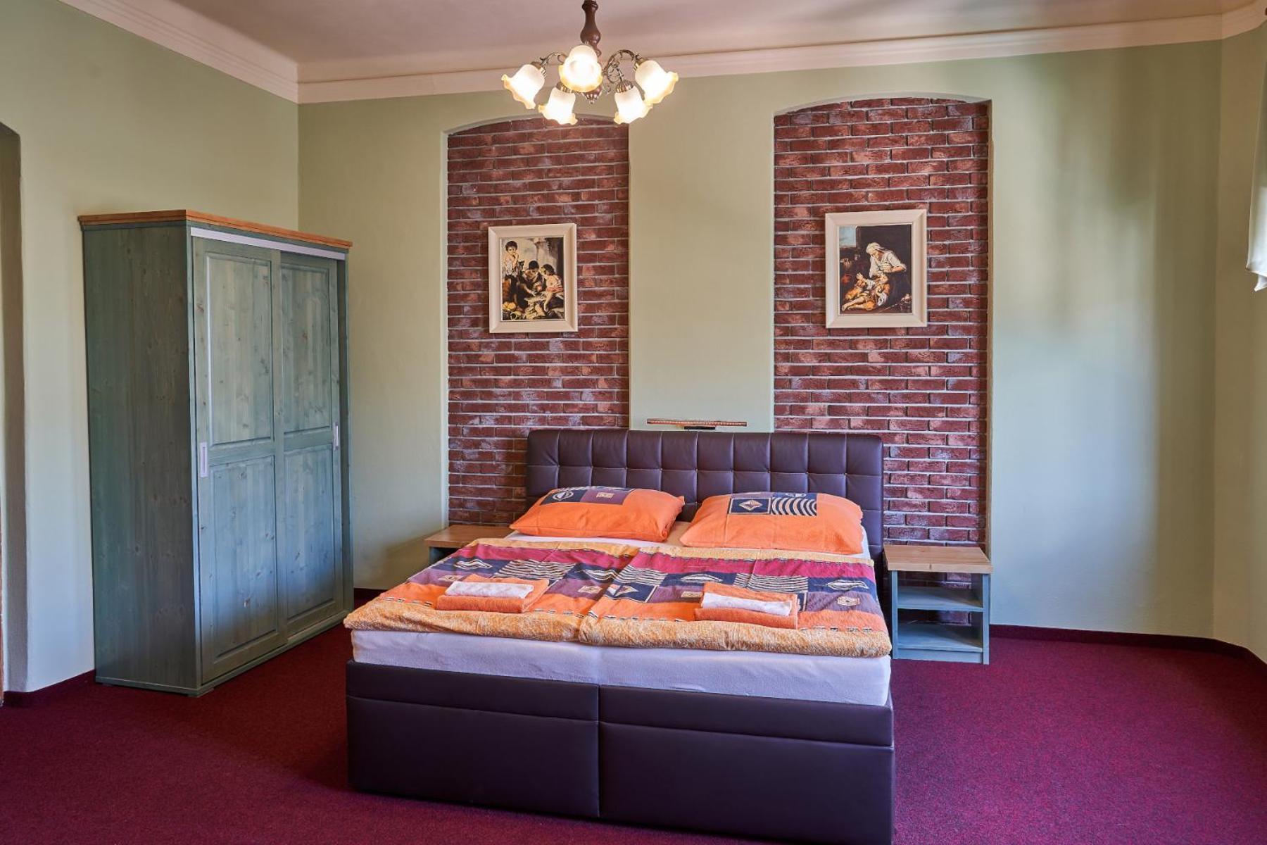 Pension Ulrika - Ubytovani Pod Hradem Loket Extérieur photo